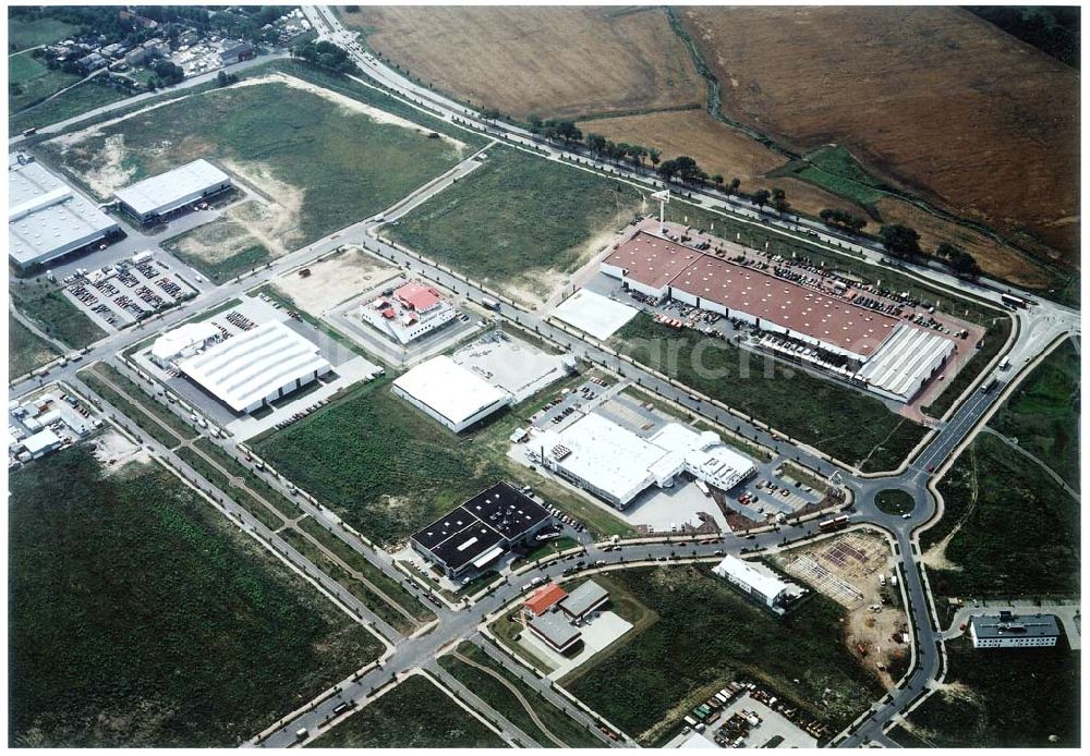 Aerial photograph Berlin - Hellersdorf - Gelände des Gewerbegebietes Mahlsdorf an der B1 in Berlin - Hellersdorf.