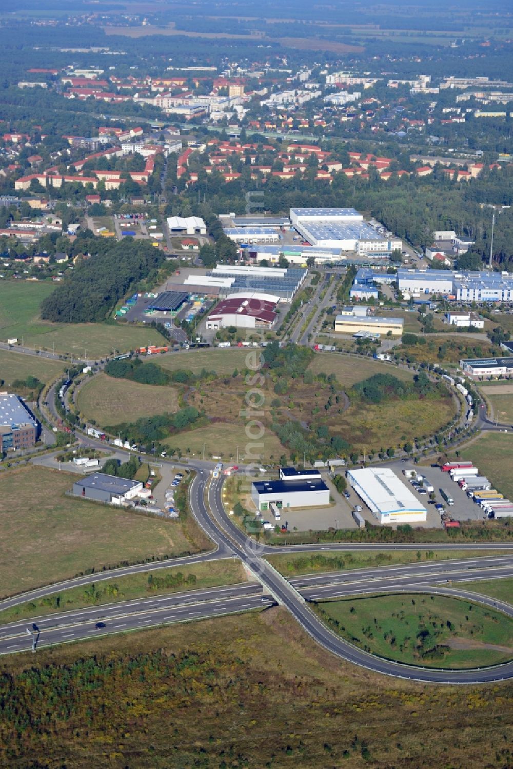 Aerial photograph Ludwigsfelde - View at the site of the business park Preussenpark Ludwigsfelde in the federal state of Brandenburg. It is operarted by the EMG Projekt business park Ludwigsfelde / Löwenbruch Ltd