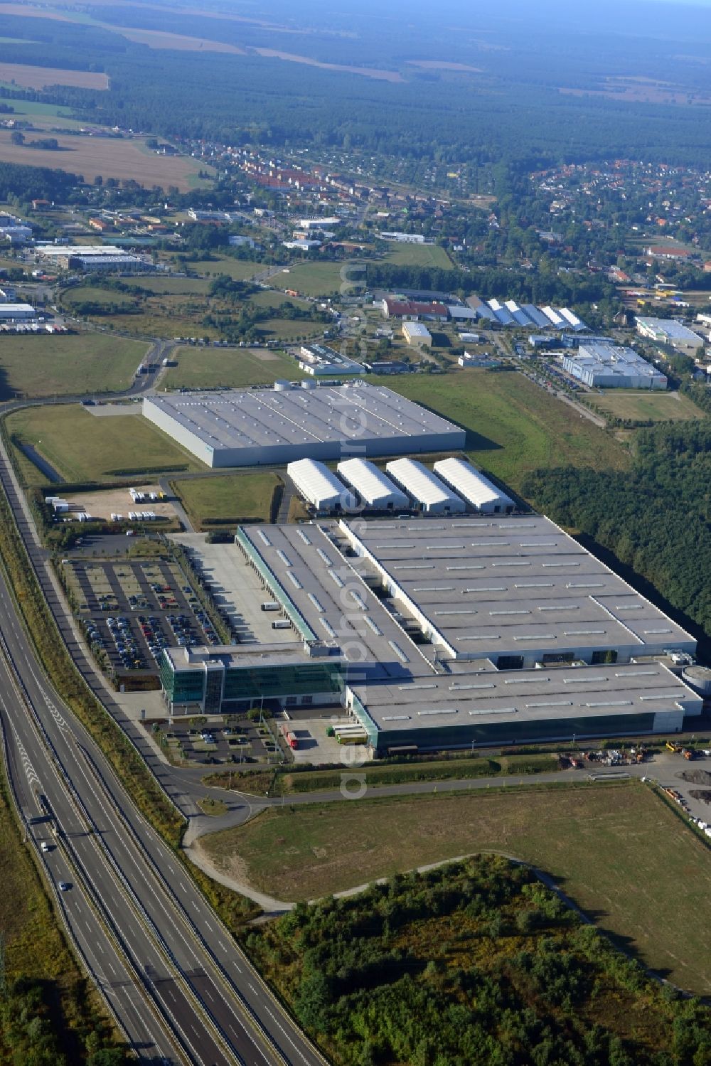 Ludwigsfelde from above - View at the site of the business park Brandenburg Park in Ludwigsfelde in the federal state of Brandenburg. It is operarted by the Brandenburg Park Immobilien GmbH