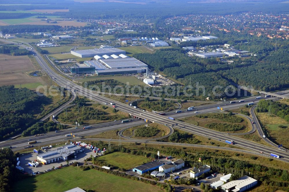 Ludwigsfelde from above - View at the site of the business park Brandenburg Park in Ludwigsfelde in the federal state of Brandenburg. It is operarted by the Brandenburg Park Immobilien GmbH