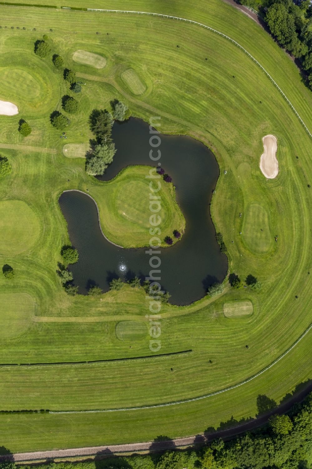 Aerial image Mülheim an der Ruhr - Grounds of the Golf Club within the racecourse Raffelberg at the Akazienallee in Muelheim an der Ruhr in North Rhine-Westphalia