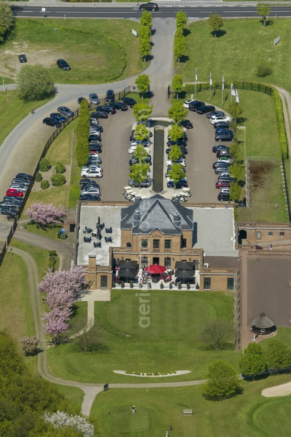 Düsseldorf OT Hubbelrath from above - Boundaries of the golf course of the Golf Club Hubbelrath in Dusseldorf in North Rhine-Westphalia