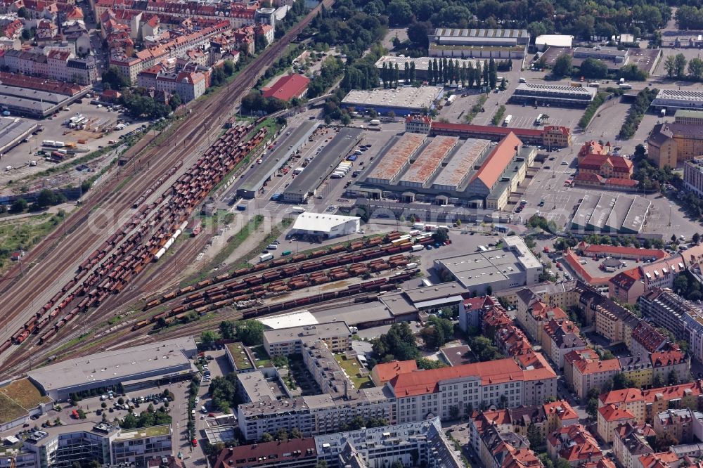 München from the bird's eye view: Grounds of the wholesale market hall in Munich Sendling in the state of Bavaria. The Grossmarkthalle at Schaeftlarnstrasse near the river Isar is a market for food and flowers