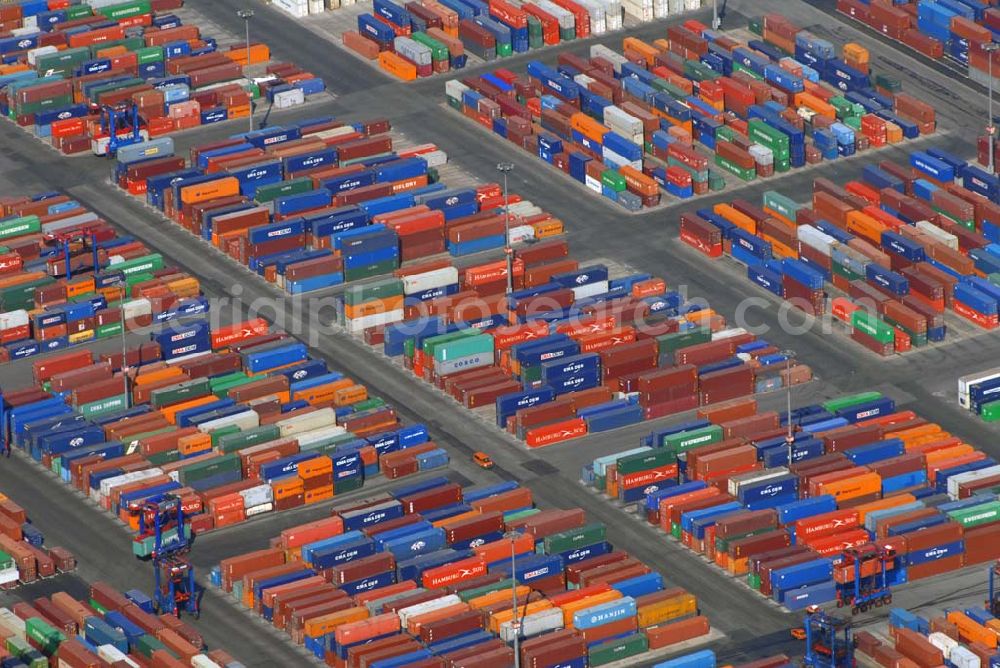 Hamburg from above - Blick auf das Gelände des Hamburger TCT (Tollerort Container Terminal) am Vulkanhafen. Die von der Ernst Glässel GmbH vertretene Reederei WAN HAI LINES, Taipeh, hat am heutigen Samstag ihre erste Abfahrt im Rahmen des neuen Gemeinschaftsdienstes FES (Far East Europe Service) mit PIL (Pacific International Line, Singapur) von Hamburg nach Fernost. Geladen wird im wöchentichen Rhythmus am Kontinent neben Hamburg in Rotterdam und Antwerpen für Port Kelang, Singapur, Shanghai und Ningbo. Westbound werden zusätzlich Hongkong und Shekou bedient. Geladen wird hier in Hamburg am TCT Tollerort Terminal. WAN HAI LINES verfügt in Fernost über ein enges Feedernetzwerk, mit dem über 50 Häfen in Asien mit eigener Tonnage über die Transshipmenthäfen Port Kelang und Singapur bedient werden.