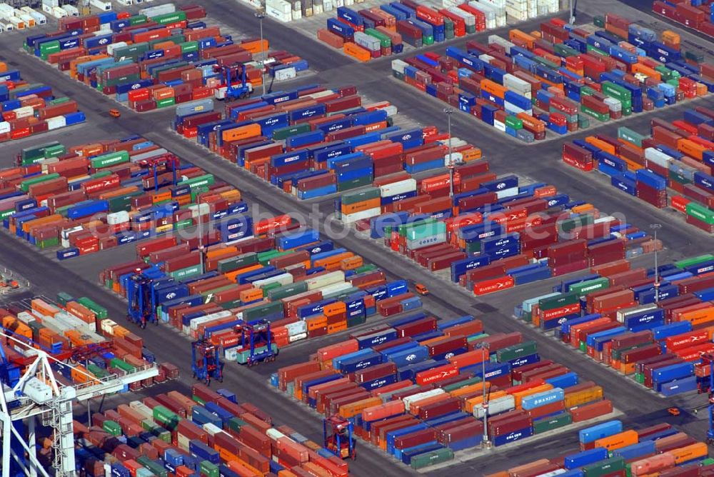 Aerial image Hamburg - Blick auf das Gelände des Hamburger TCT (Tollerort Container Terminal) am Vulkanhafen. Die von der Ernst Glässel GmbH vertretene Reederei WAN HAI LINES, Taipeh, hat am heutigen Samstag ihre erste Abfahrt im Rahmen des neuen Gemeinschaftsdienstes FES (Far East Europe Service) mit PIL (Pacific International Line, Singapur) von Hamburg nach Fernost. Geladen wird im wöchentichen Rhythmus am Kontinent neben Hamburg in Rotterdam und Antwerpen für Port Kelang, Singapur, Shanghai und Ningbo. Westbound werden zusätzlich Hongkong und Shekou bedient. Geladen wird hier in Hamburg am TCT Tollerort Terminal. WAN HAI LINES verfügt in Fernost über ein enges Feedernetzwerk, mit dem über 50 Häfen in Asien mit eigener Tonnage über die Transshipmenthäfen Port Kelang und Singapur bedient werden.