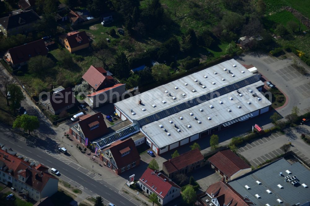 Aerial photograph Falkensee - Grounds of HAMMER stores for home equipment at the Freimuthstraße in Falkensee in Brandenburg