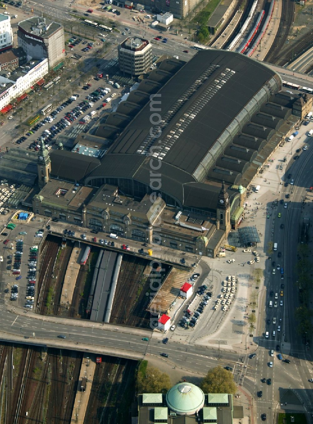 Aerial photograph Hamburg - Site of the Deutsche Bahn station in the city center of Hamburg