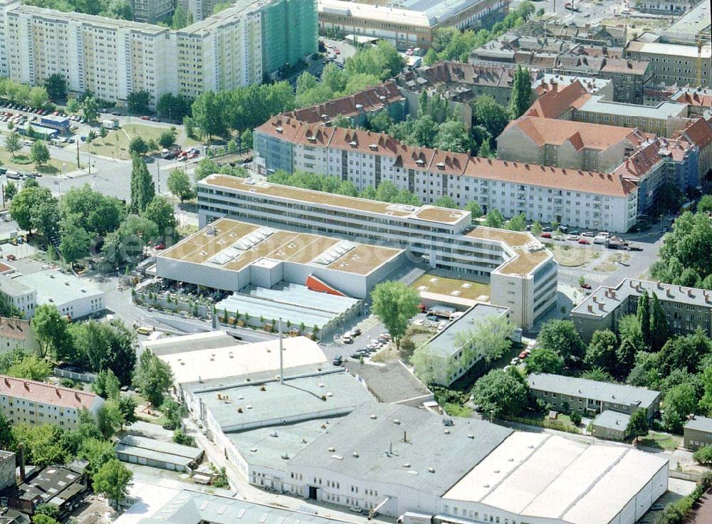 Aerial image Berlin - Weißensee - Gelände der HENGST - Filterwerke an der Ostseestraße in Berlin-Weißensee (Baumarkt OBI-Vermietung).