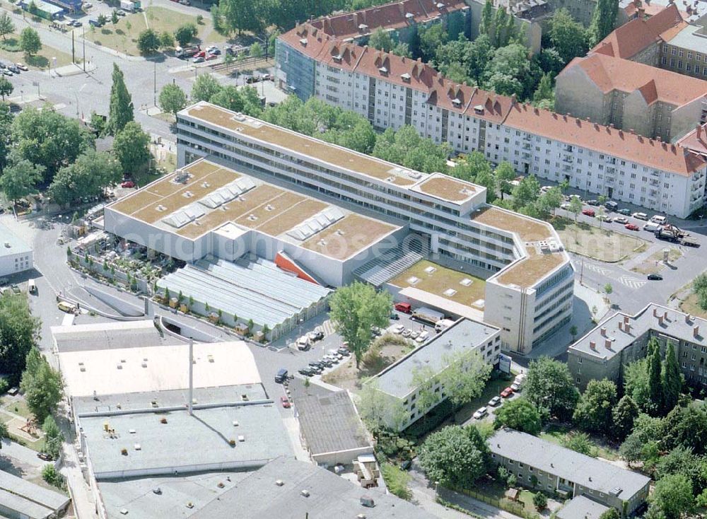 Aerial photograph Berlin - Weißensee - Gelände der HENGST - Filterwerke an der Ostseestraße in Berlin-Weißensee (Baumarkt OBI-Vermietung).