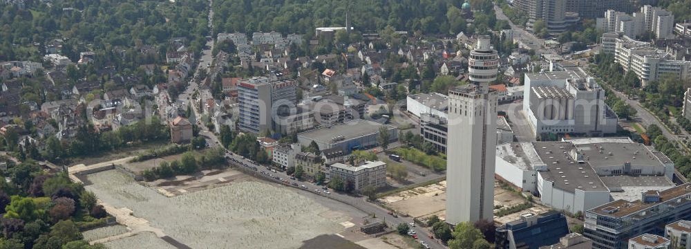 Aerial photograph Frankfurt am Main - Blick auf das Gelände der ehemaligen Henninger Brauerei im Frankfurter Stadtteil Sachsenhausen. Das Gelände soll in den kommenden Jahren mit Büros und Wohnungen bebaut werden, die Zukunft des seit Jahren leerstehenden Frankfurter Wahrzeichens Henninger Turms (rechts) ist noch ungeklärt. Rechts hinten die Binding-Brauerei sowie mittig der Hauptsitz des Süßwarenherstellers Ferrero. View of the site of the former Henninger brewery in the Sachsenhausen district of Frankfurt. The area will be built with offices and apartments, the future of the landmark of Frankfurt, the Henninger Tower (right), is still unclear. Right in the background the Binding Brewery and in the center the headquarters of the confectionery manufacturer Ferrero.