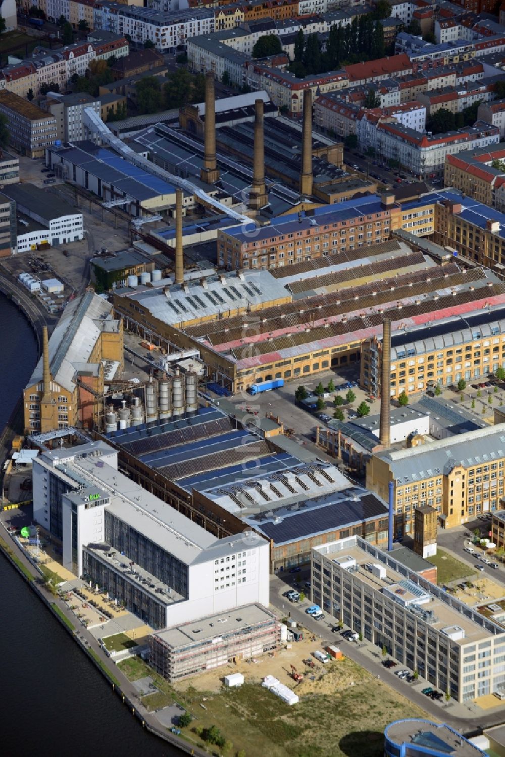 Berlin from the bird's eye view: Campus of the HTW University of Technology and Economics Berlin on the former site of the cable plant Oberspree at the Wilhelminenhofstraße in Oberschöneweide in Berlin. The group of buildings in the Wilhelminenhofstraße between Edison and Ostendstraße is monument protected since 1991