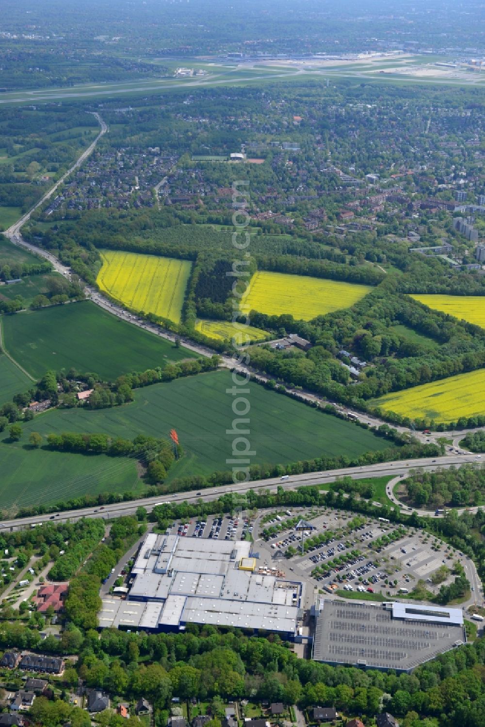 Aerial photograph Hamburg Schnelsen - Grounds of the IKEA furniture store and furniture store on the motorway BAB A7 Schnelsen - Nord in Hamburg