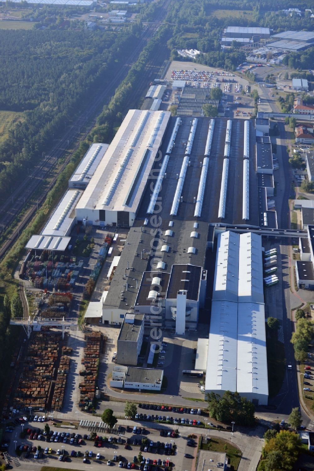 Aerial photograph Ludwigsfelde - View at the site of the industrial park Am Birkengrund in Ludwigsfelde in the federal state of Brandenburg. Among other the company MTU, Mercedes-Benz Ludwigsfelde GmbH and Thyssen-Krupp are settled here. Operators for the industrial park east are the GESA society of development and renovation of abandoned sites mbH and for the industrial park west the IPG Infrastructure and Project Development Company