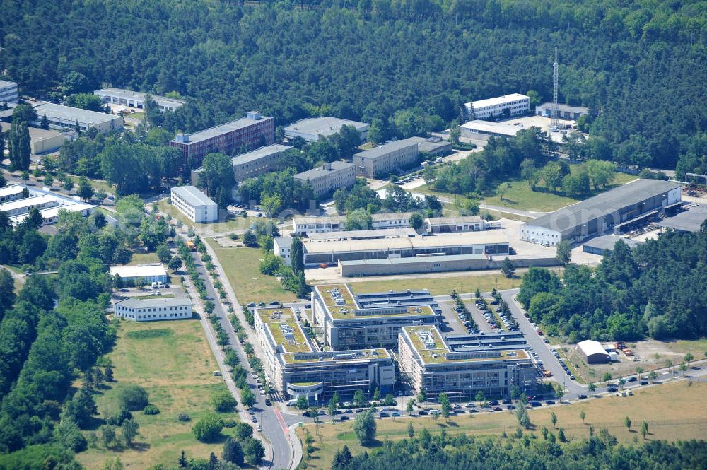 Aerial photograph Berlin - Blick auf das Gelände des Innovationspark Wuhlheide auf dem ehemaligen Gelände des Ministeriums für Wissenschaft und Technik der DDR. Seit seiner Gründung im Jahr 1990 als erstes Technologie- und Gründerzentrum der neuen Bundesländer hat sich der IWP in Berlin zu einem wichtigen Gewerbe-Campus des Bezirks Treptow-Köpenick entwickelt.Betreiber ist die IMG mbH Innovationspark Wuhlheide Managementgesellschaft. The site of innovation Wuhlheide on the former site of the Ministry of Science and Technology of the GDR.