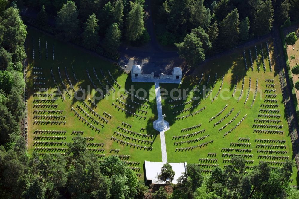 Aerial image Stahnsdorf - Grounds of the Italian and British military cemetery on the Southwest churchyard in Stahnsdorf in the state of Brandenburg