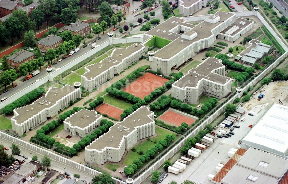 Aerial photograph Berlin - Prison grounds and high security fence Prison Ploetzensee in Berlin in Germany