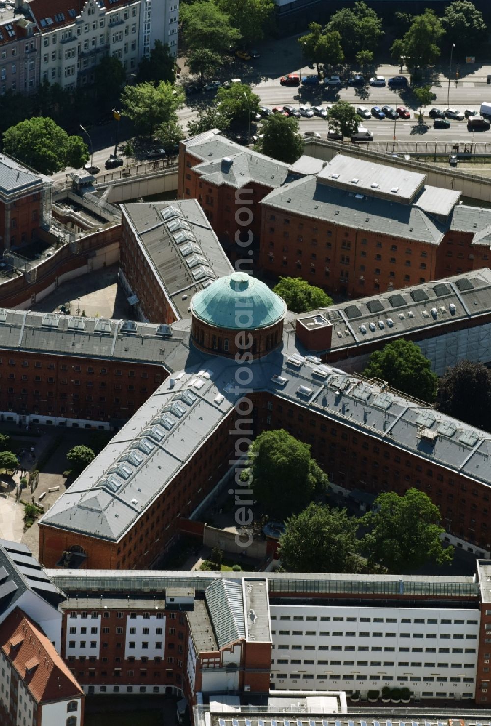 Aerial image Berlin - Prison grounds and high security fence Prison Alt-Moabit in Berlin