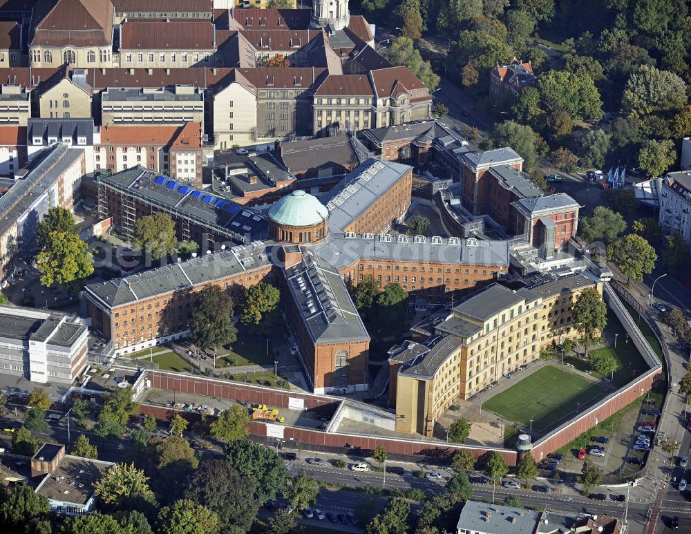 Berlin from above - Prison grounds and high security fence Prison Berlin-Moabit in Alt-Moabit in the district Moabit in Berlin, Germany