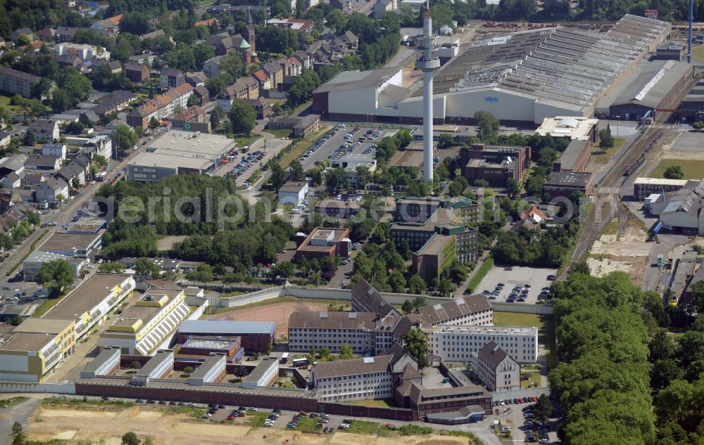 Bochum from above - Prison grounds and high security fence Prison in Bochum in the state North Rhine-Westphalia