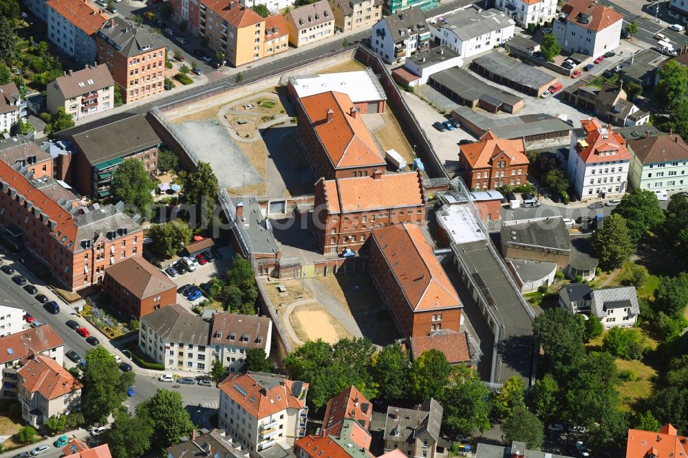 Braunschweig from above - Prison grounds and high security fence Prison Braunschweig on Rennelbergstrasse in the district Westliches Ringgebiet in Brunswick in the state Lower Saxony, Germany