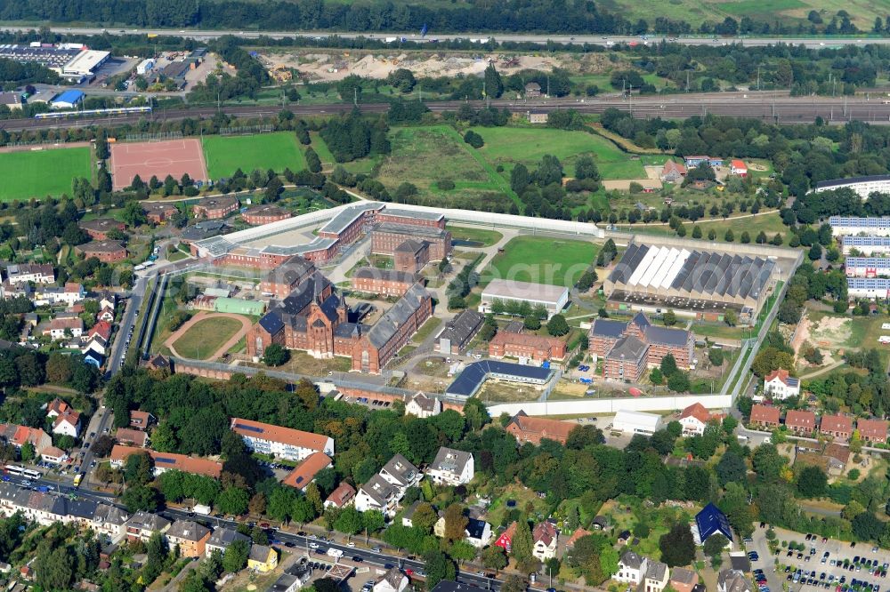 Bremen from the bird's eye view: Prison grounds and high security fence Prison in Bremen in Germany