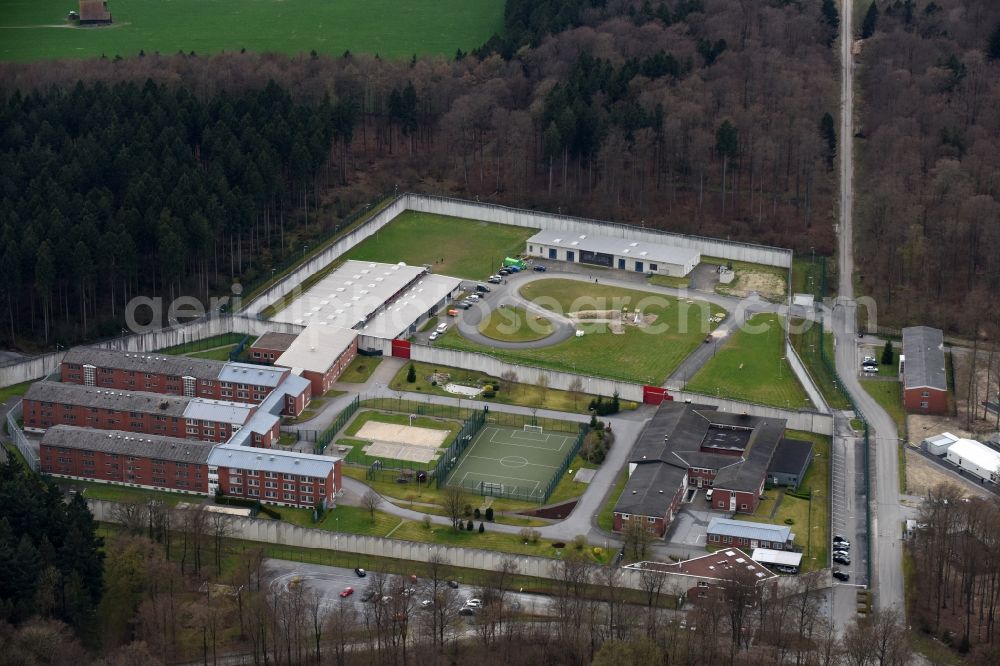 Aerial photograph Büren - Prison grounds and high security fence Prison Stoeckerbusch in Bueren in the state North Rhine-Westphalia