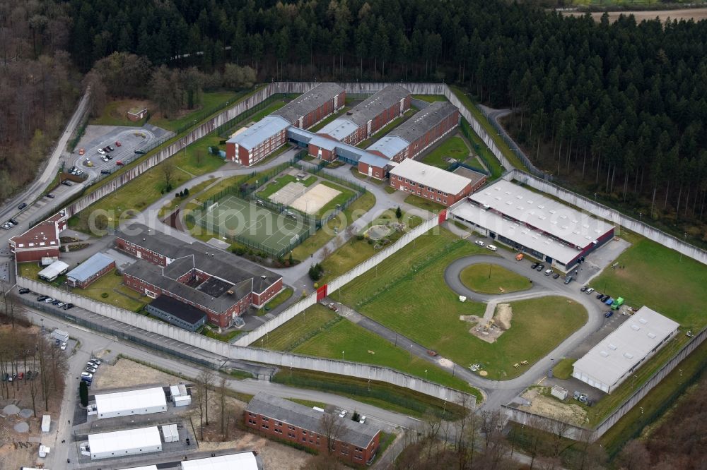 Büren from the bird's eye view: Prison grounds and high security fence Prison Stoeckerbusch in Bueren in the state North Rhine-Westphalia