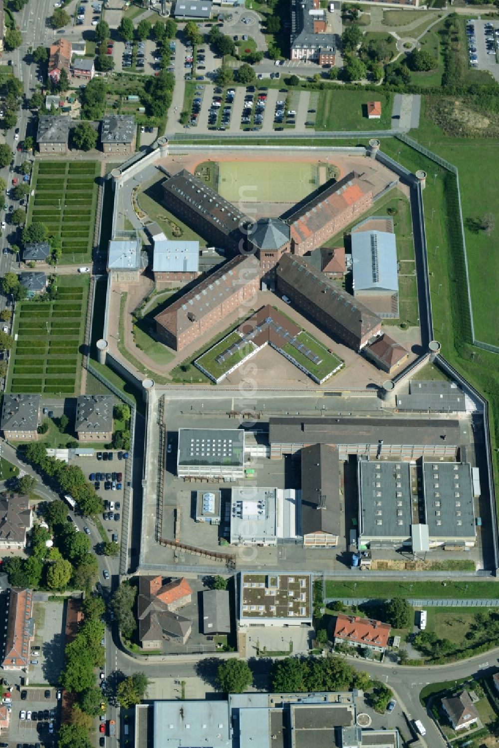 Aerial image Bruchsal - Prison grounds and high security fence Prison in Bruchsal in the state Baden-Wuerttemberg