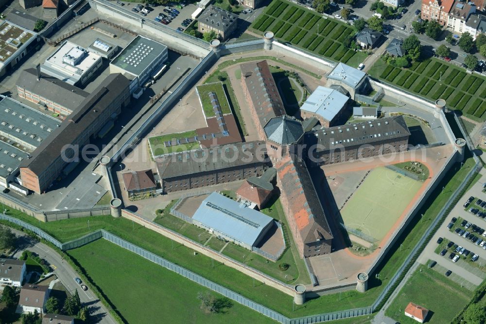 Aerial photograph Bruchsal - Prison grounds and high security fence Prison in Bruchsal in the state Baden-Wuerttemberg