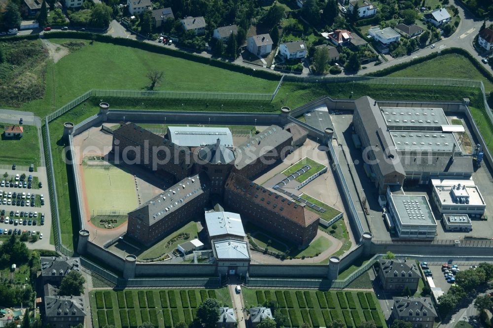 Aerial photograph Bruchsal - Prison grounds and high security fence Prison in Bruchsal in the state Baden-Wuerttemberg