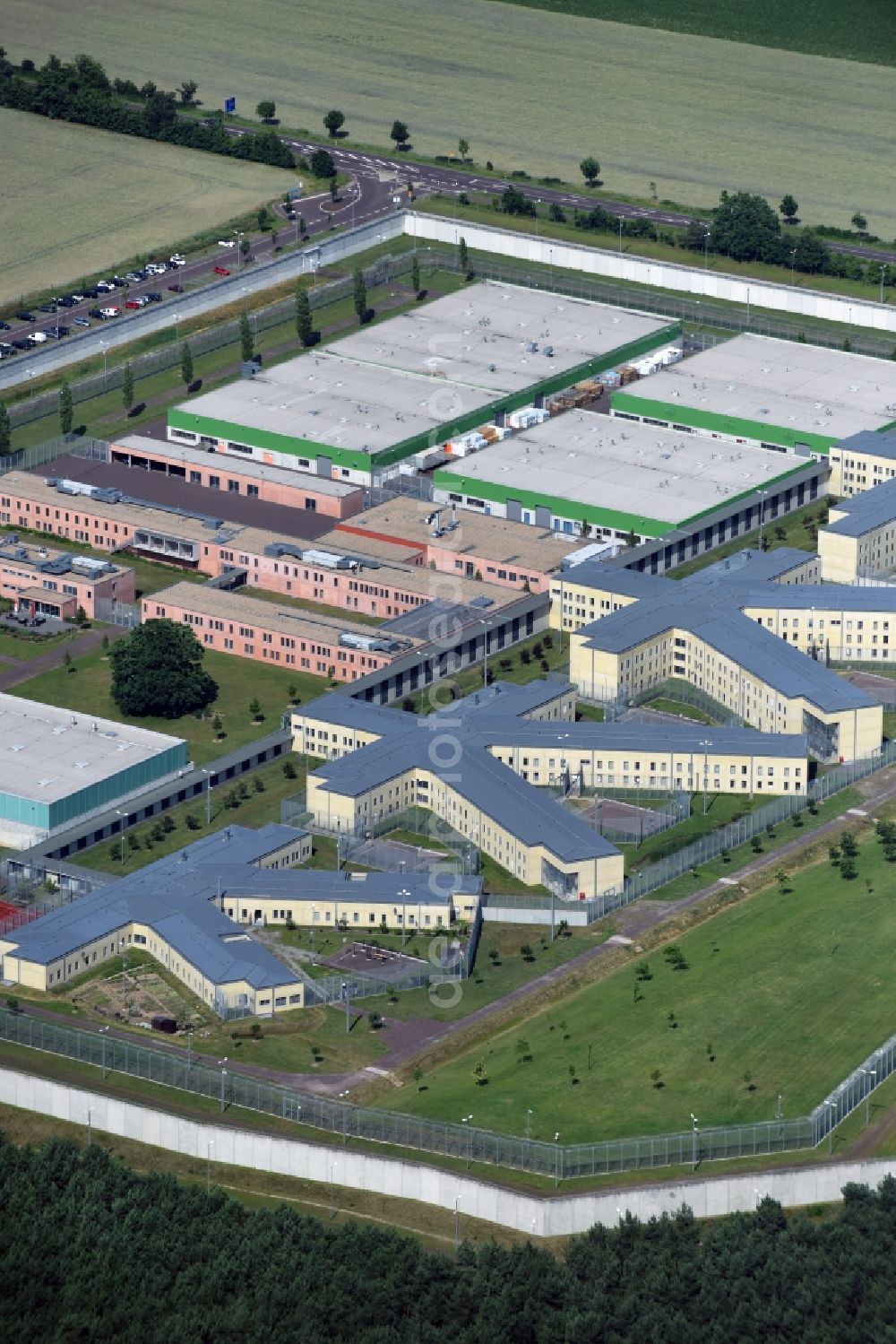 Aerial photograph Burg - Prison grounds and high security fence Prison in Burg in the state Saxony-Anhalt