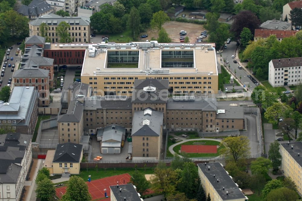 Chemnitz from above - Prison grounds of JVA Chemnitz Kassberg in Chemnitz in the state of Saxony. The building complex stands adjacent to the building of the court and the justice centre of the town