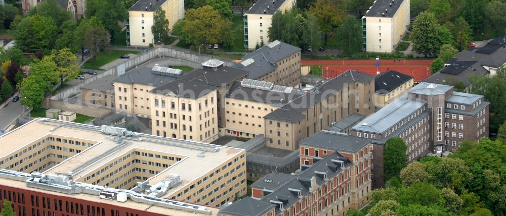 Chemnitz from above - Prison grounds of JVA Chemnitz Kassberg in Chemnitz in the state of Saxony. The building complex stands adjacent to the building of the court and the justice centre of the town