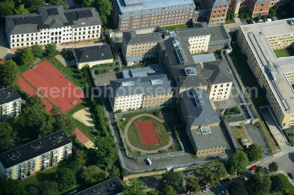 Chemnitz from above - Prison grounds of JVA Chemnitz Kassberg in Chemnitz in the state of Saxony. The building complex stands adjacent to the building of the court and the justice centre of the town