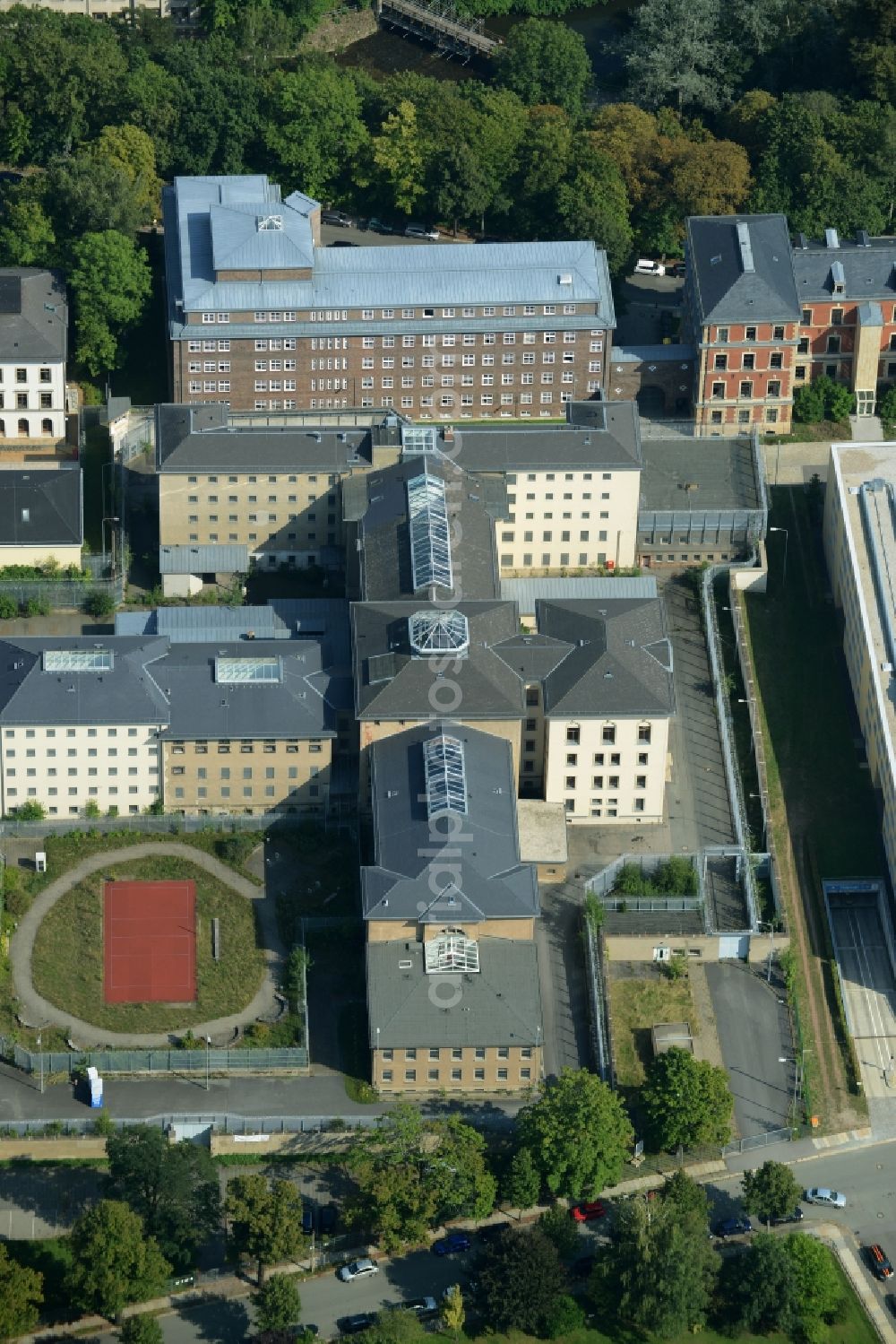 Aerial image Chemnitz - Prison grounds of JVA Chemnitz Kassberg in Chemnitz in the state of Saxony. The building complex stands adjacent to the building of the court and the justice centre of the town