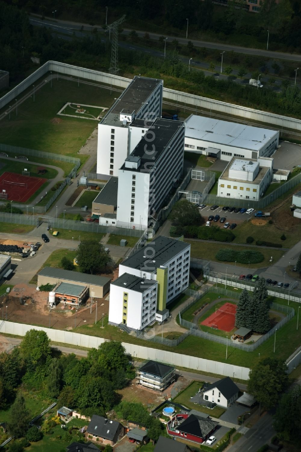 Chemnitz from above - Prison grounds and high security fence Prison in Chemnitz in the state Saxony