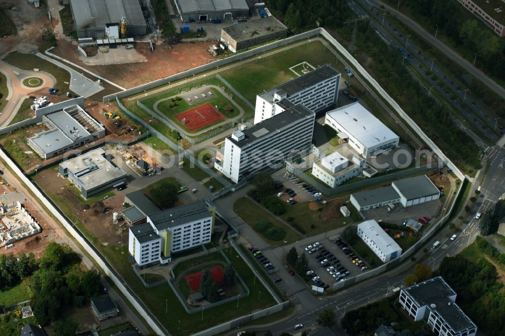 Aerial photograph Chemnitz - Prison grounds and high security fence Prison in Chemnitz in the state Saxony