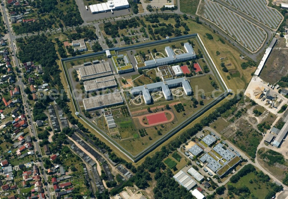 Aerial photograph Cottbus - Prison grounds and high security fence Prison Cottbus-Dissenchen on Oststrasse in Cottbus in the state Brandenburg