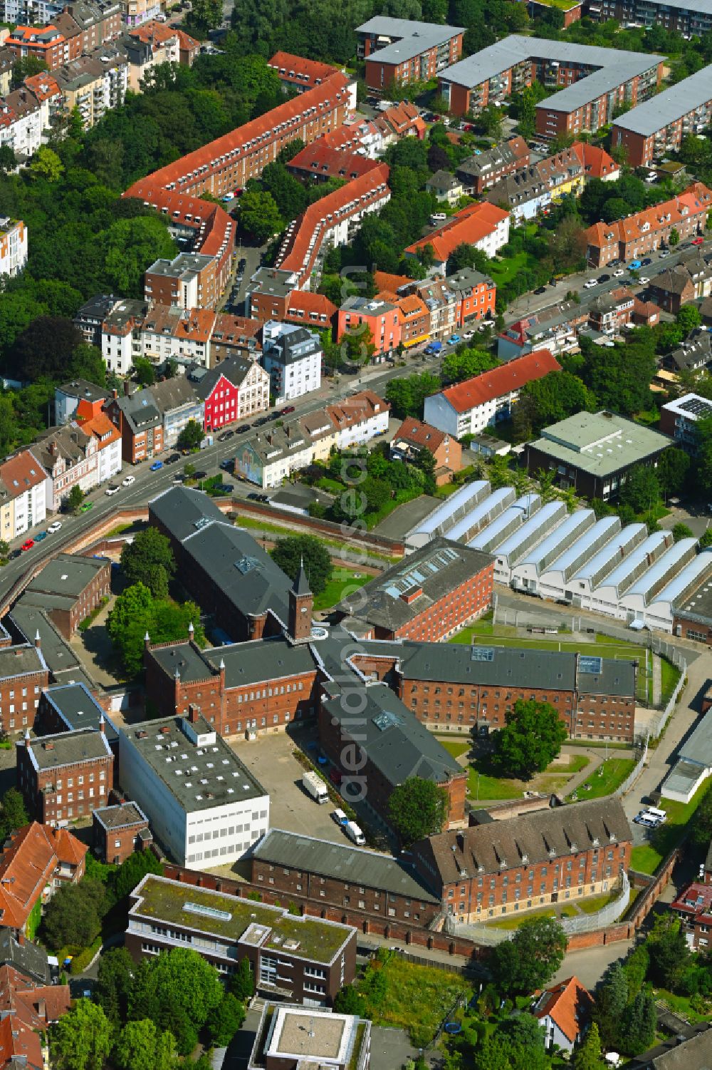 Aerial image Münster - Prison grounds and high security fence Prison on Gartenstrasse in Muenster in the state North Rhine-Westphalia, Germany