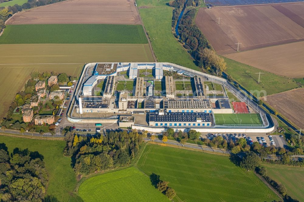 Aerial image Geldern - Prison grounds and high security fence Prison in Geldern in the state North Rhine-Westphalia, Germany