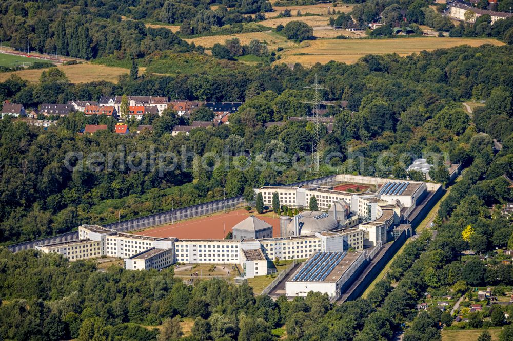 Aerial photograph Gelsenkirchen - Prison grounds and high security fence Prison in Gelsenkirchen in the state North Rhine-Westphalia, Germany