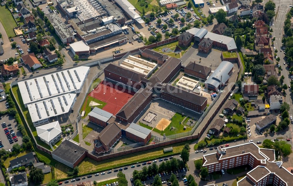 Herford from the bird's eye view: Prison grounds and high security fence Prison in Herford in the state North Rhine-Westphalia