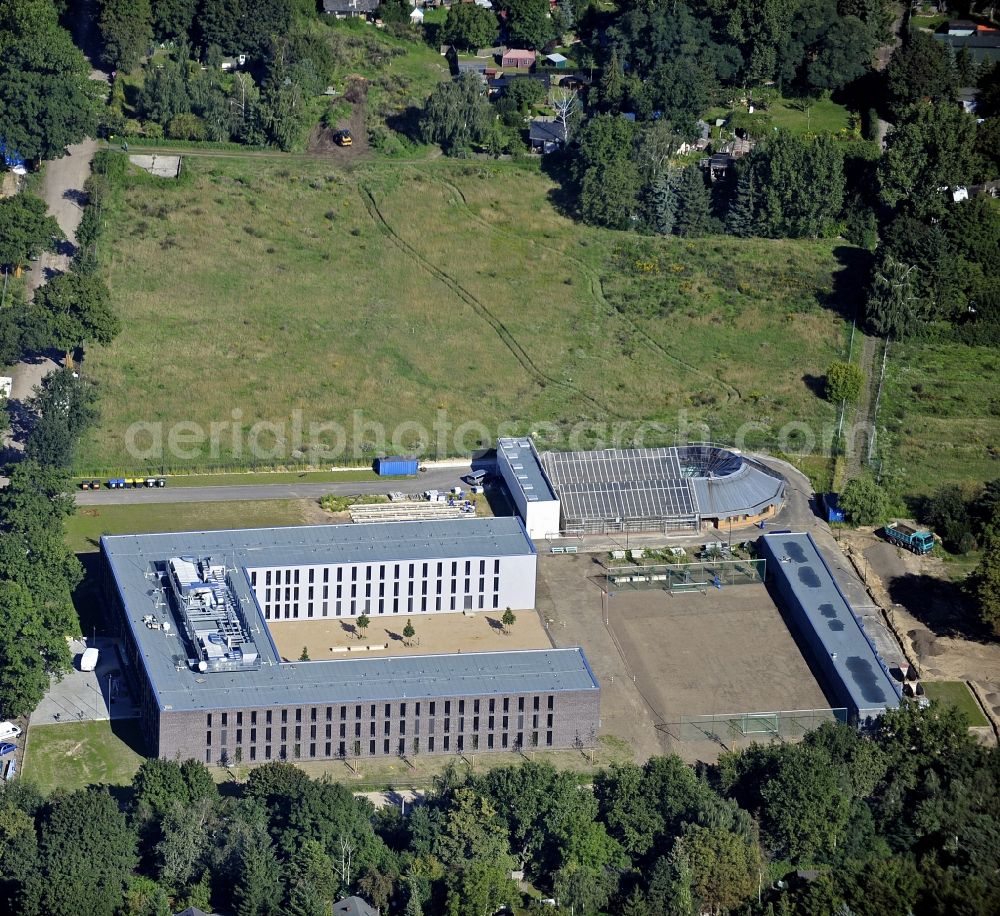 Berlin from above - Prison grounds Justizvollzugsanstalt Dueppel on Robert-von-Ostertag-Strasse in the district Zehlendorf in Berlin