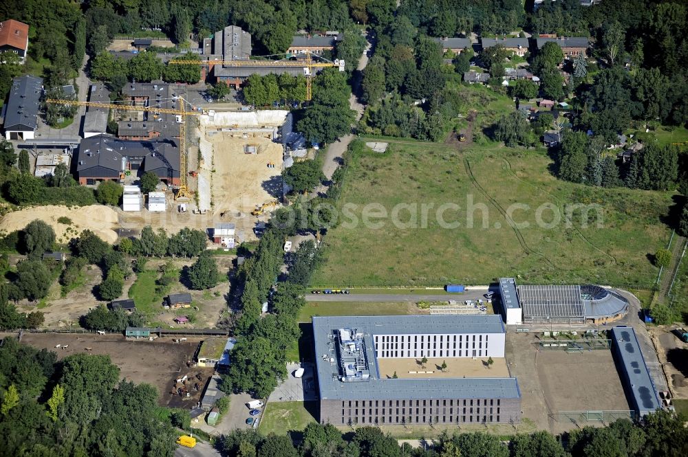 Aerial image Berlin - Prison grounds Justizvollzugsanstalt Dueppel on Robert-von-Ostertag-Strasse in the district Zehlendorf in Berlin