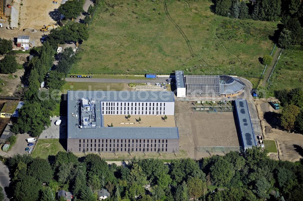 Aerial photograph Berlin - Prison grounds Justizvollzugsanstalt Dueppel on Robert-von-Ostertag-Strasse in the district Zehlendorf in Berlin