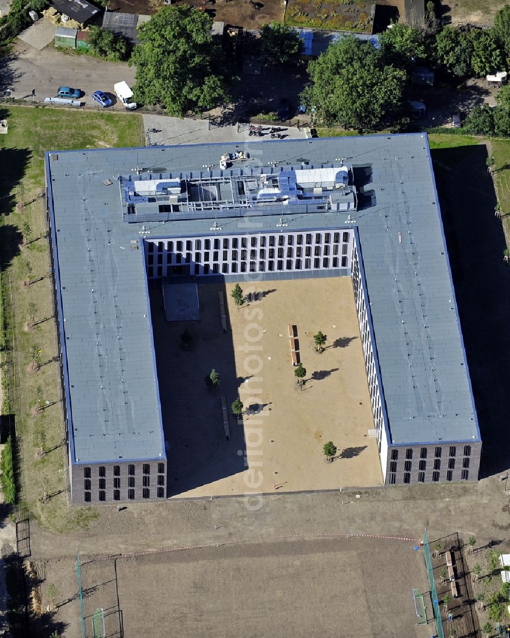 Aerial image Berlin - Prison grounds Justizvollzugsanstalt Dueppel on Robert-von-Ostertag-Strasse in the district Zehlendorf in Berlin