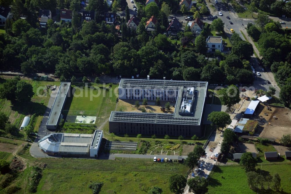 Aerial photograph Berlin - Prison grounds Justizvollzugsanstalt Dueppel on Robert-von-Ostertag-Strasse in the district Zehlendorf in Berlin