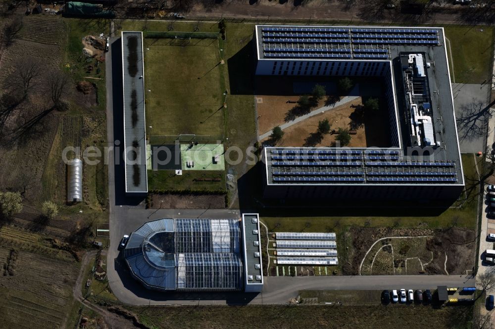 Aerial image Berlin - Prison grounds Justizvollzugsanstalt Dueppel on Robert-von-Ostertag-Strasse in the district Zehlendorf in Berlin