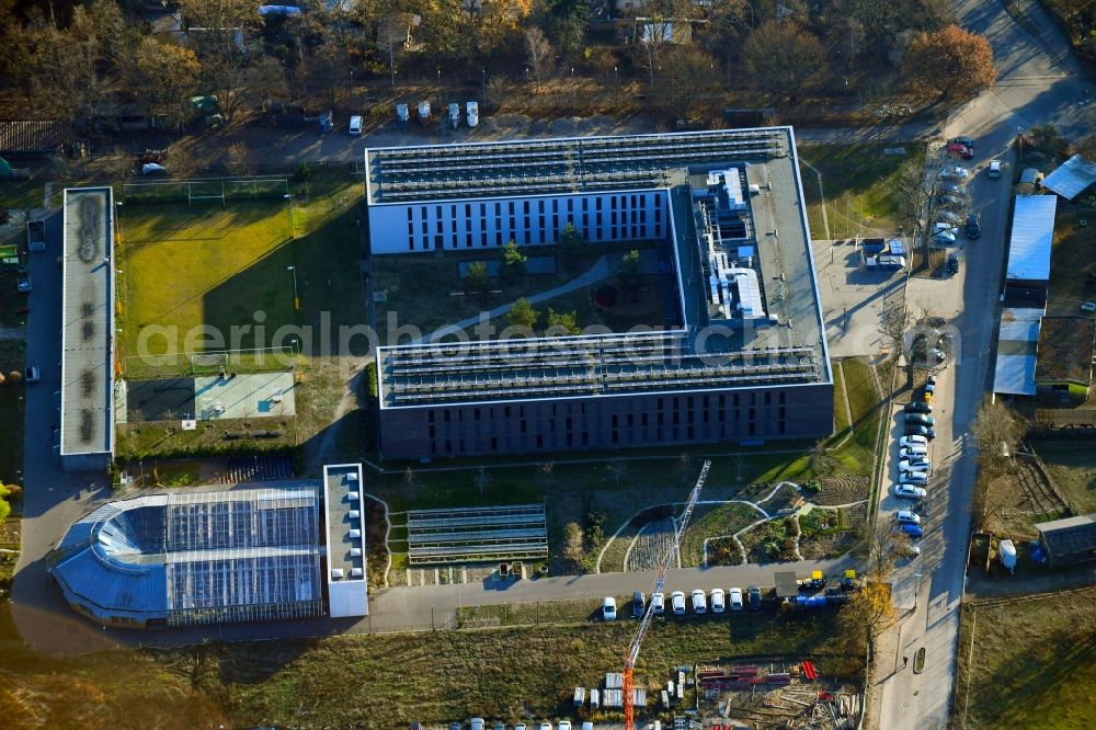 Berlin from above - Prison grounds Justizvollzugsanstalt Dueppel on Robert-von-Ostertag-Strasse in the district Zehlendorf in Berlin