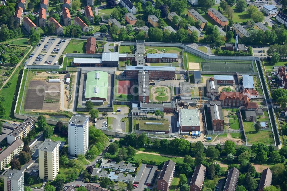 Aerial photograph Lübeck - Prison grounds and high security fence Prison in Luebeck in the state Schleswig-Holstein